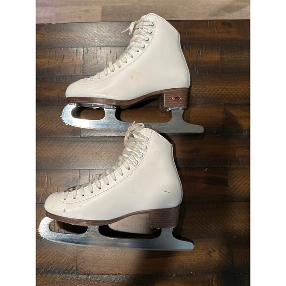 Ice Skates White Christmas Decor reidell Vintage Cozy Holiday party porch Wreath - Picture 5 of 11